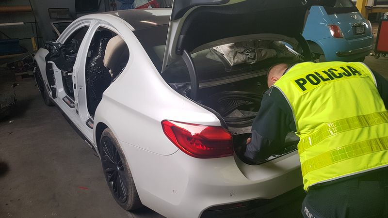Policjanci zlikwidowali „dziuplę” samochodową na Kaszubach