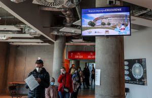 Punkt masowych szczepień w Ergo Arenie otwarty. Będą szczepić nawet 1500 osób dziennie