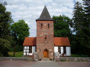 Średniowieczny kościół Znalezienia Krzyża w Charnowie Charnowo, kościół p.w. Znalezienia Krzyża Świętego, 2013 r. / fot. Tomasz Błyskosz