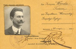 Gdynia celebruje Rok Tadeusza Wendy i przybliża postać budowniczego gdyńskiego portu Tadeusz Wenda na fotografii z 1918 roku w zaświadczeniu Warszawskiej Inspekcji Żeglugi. Źródło: Muzeum Miasta Gdyni