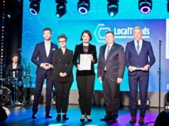 Gdynia wśród miast najlepszych dla biznesu Wiceprezydent Gdyni Katarzyna Gruszecka-Spychała (trzecia od lewej) odebrała wyróżnienie dla Gdyni za 2. miejsce w rankingu magazynu „Forbes” – „Miasta Przyjazne dla Biznesu” // fot. Tomasz Garstka