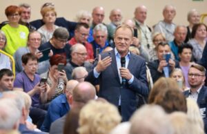 Tusk w Słupsku i Kartuzach. Parlamentarzyści na spotkaniach w powiatach