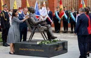 Premier Tusk podczas uroczystości odsłonięcia pomnika Lecha Bądkowskiego w Gdańsku: Nie było lepszego mistrza patriotyzmu