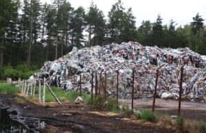 Zarzuty w sprawie nielegalnego składowania odpadów tekstylnych w Kamieńcu