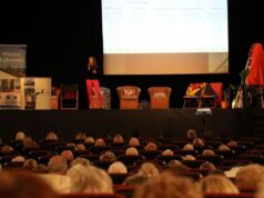 Seniorki i seniorzy na Powiatowym Forum Senioralnym w Lęborku