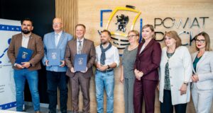 Powiat Lęborski wchodzi w wielki projekt atomowy. Starosta Tomasz Litwin podpisał deklarację