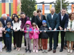 Przełomowa inwestycja w Lęborku. Przy ulicy Emilii Plater oficjalnie otwarto pierwszy miejski żłobek i zmodernizowane przedszkole