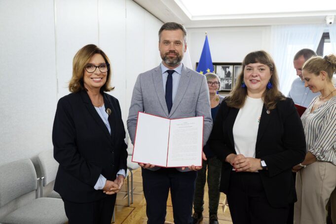 Senat RP przyjął uchwałę w setną rocznicę urodzin Róży Ostrowskiej
